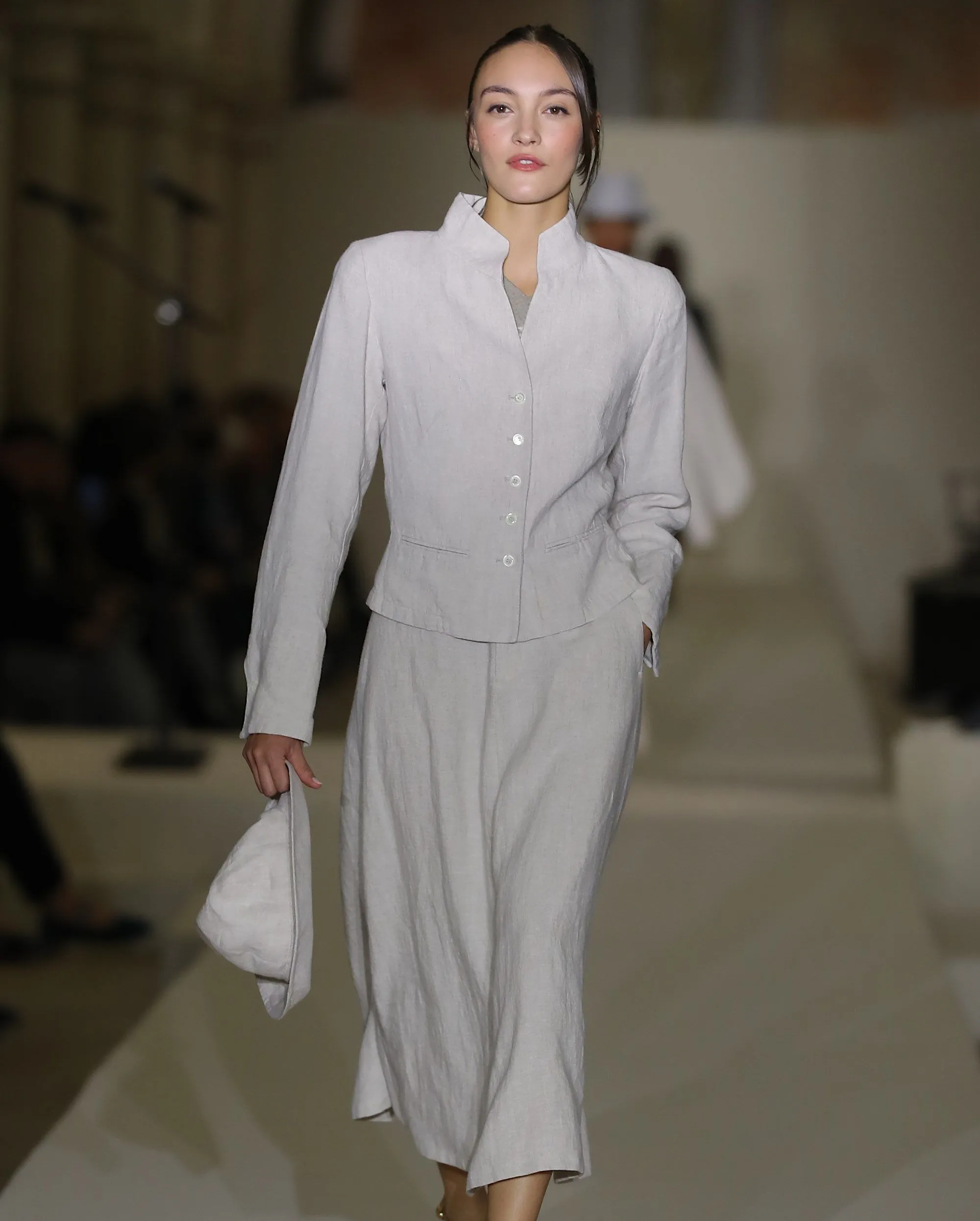 Agnès b. SS2026 vida linne-culottes med hög krage