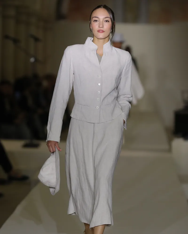 Agnès b. SS2026 vida linne-culottes med hög krage