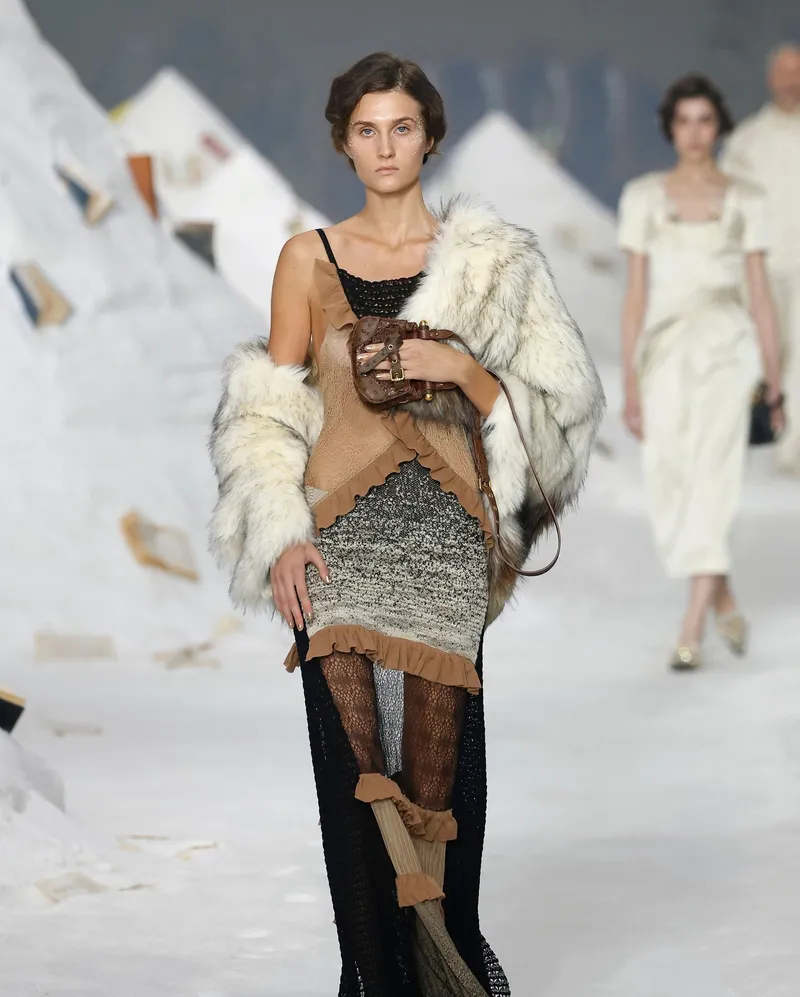 Antonio Marras SS2026 lång virkad stickning i patchwork