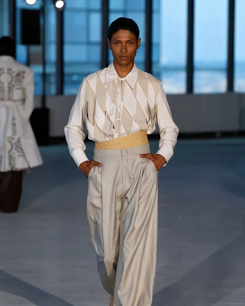 Campillo SS2026 högmidjade veckade linnebyxor