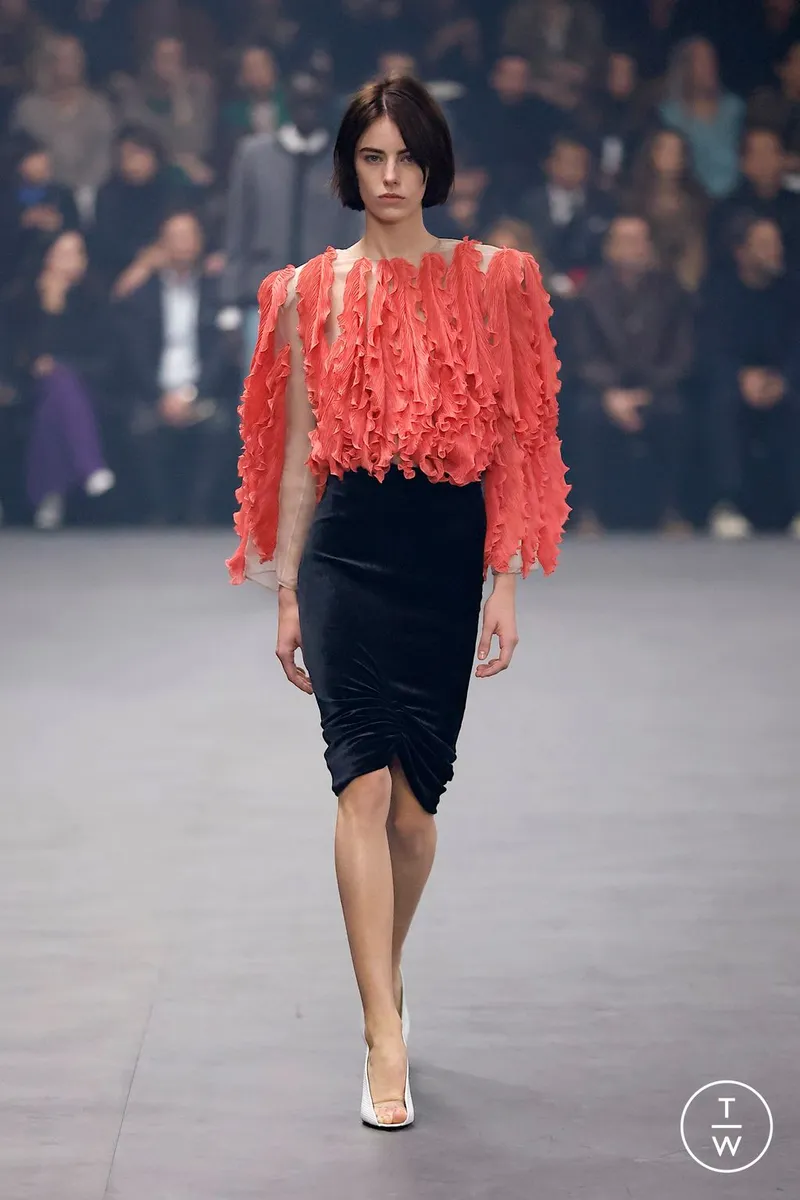 Valentino SS2026 skulptural volymkjol